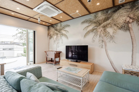 ロウリュも楽しめるサウナ（左側にテレビ有