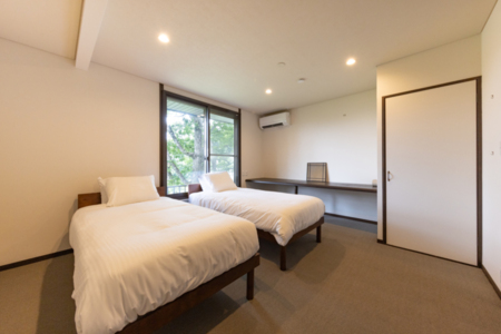 寝室2（ダブルベッド×２）