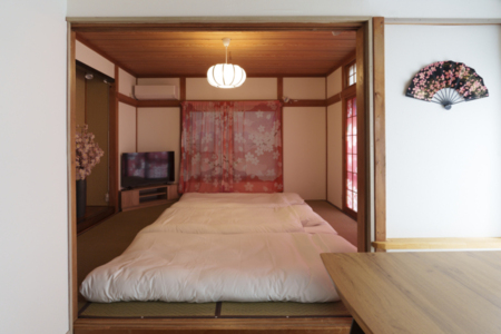 1F 8畳和室（桜の間）夜の様子